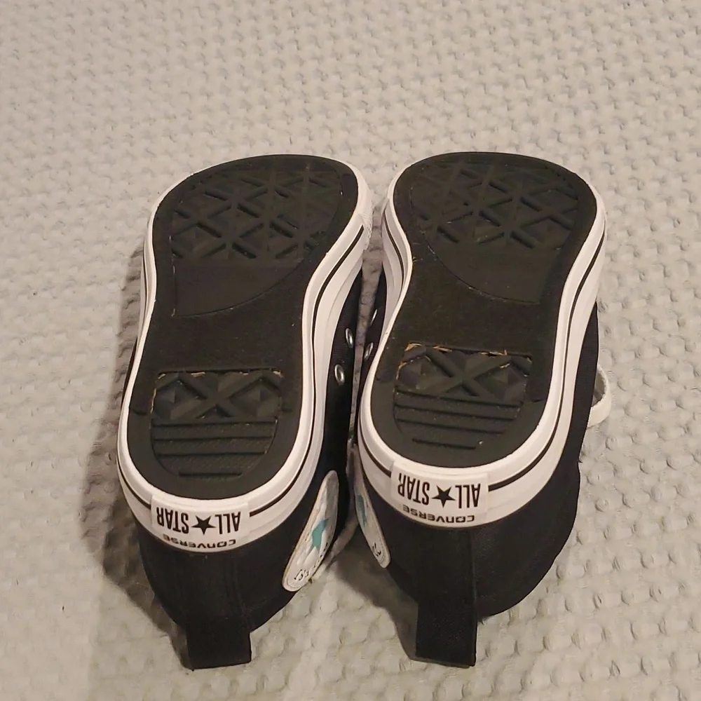 Converse Allstar  sneakers size 6 preowned (#14)